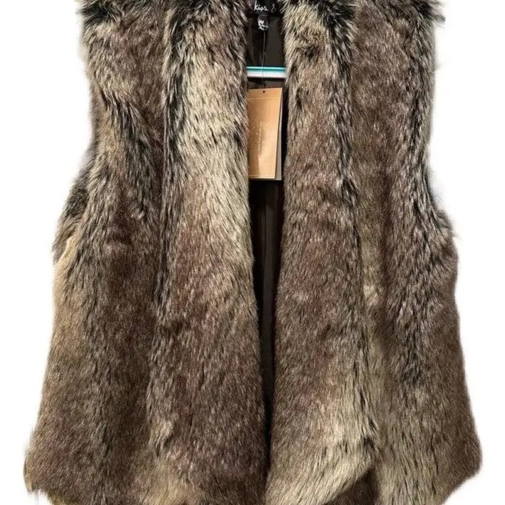 NWT Francescas Wide Lapel Faux Fur Vest Brown Size Small/Medium by Kiss & Tell